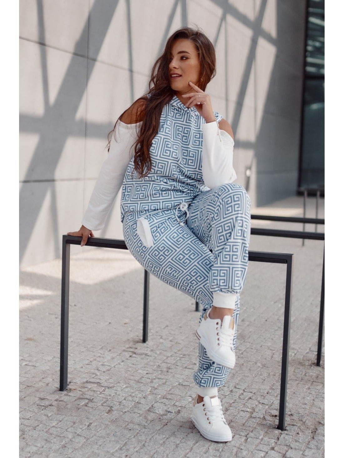 Patterned tracksuit with bare shoulders, blue FI629 - Online store - Boutique